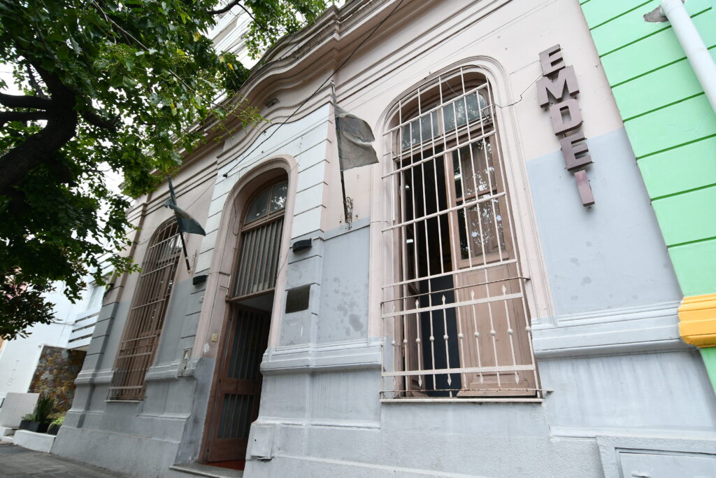 EMDEI PRIMARIO UBICADO EN SENADOR PÉREZ 126 CASI ESQUINA INDEPENDENCIA DE LA CAPITAL JUJEÑA.