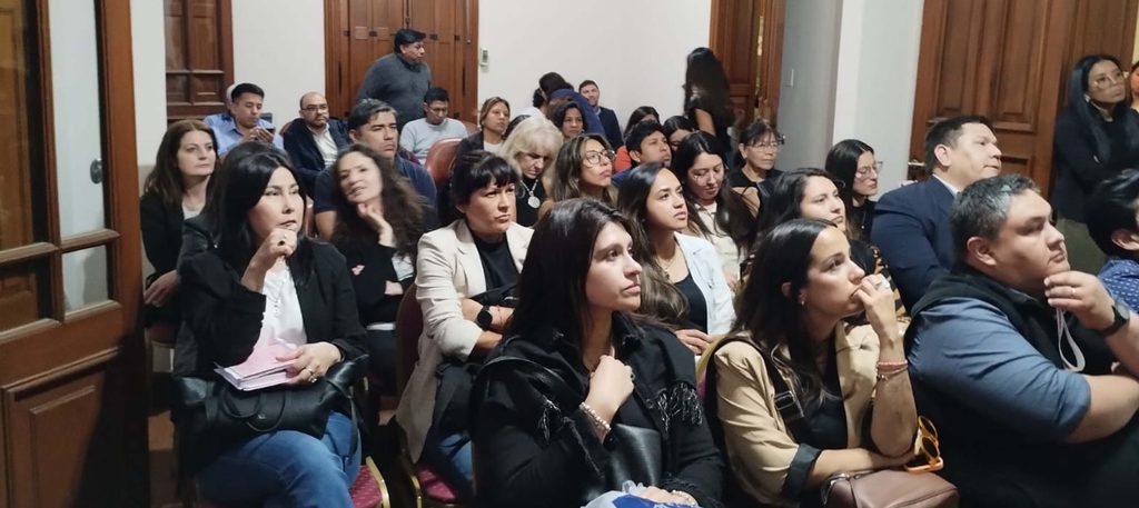 Con gran convocatoria comenzó el ciclo de presentaciones de empresas de la Cámara de la Construcción en el Colegio de Abogados colegio de abogados
